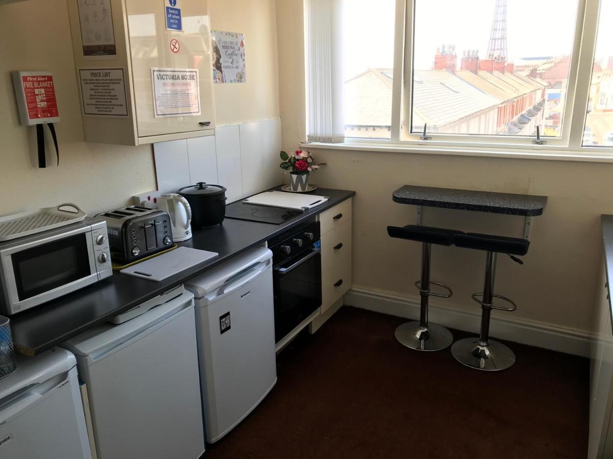 Victoria House - Self Catering Quiet Guesthouse - Adult Singles And Couples Only Blackpool Exteriér fotografie