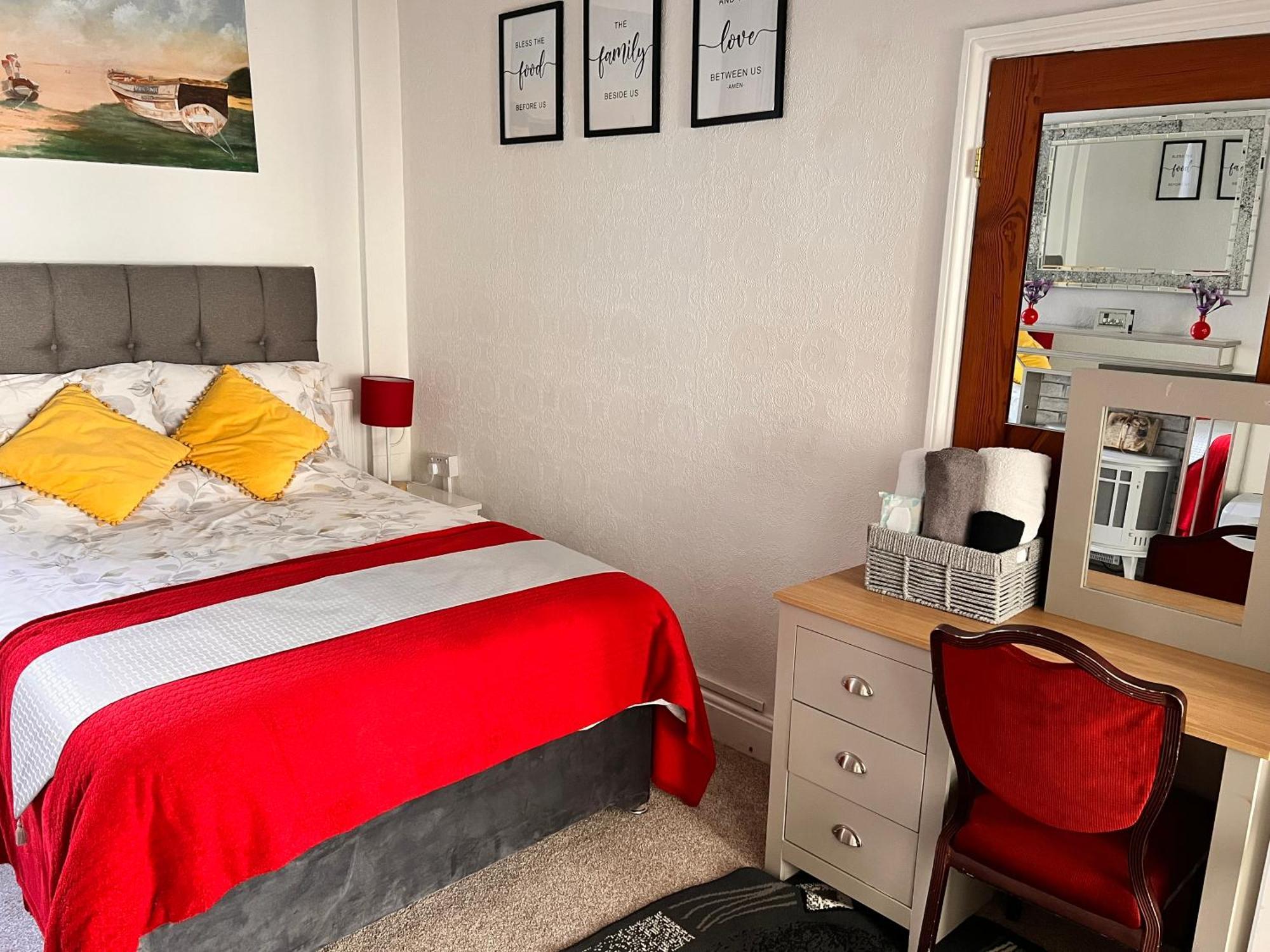 Victoria House - Self Catering Quiet Guesthouse - Adult Singles And Couples Only Blackpool Exteriér fotografie