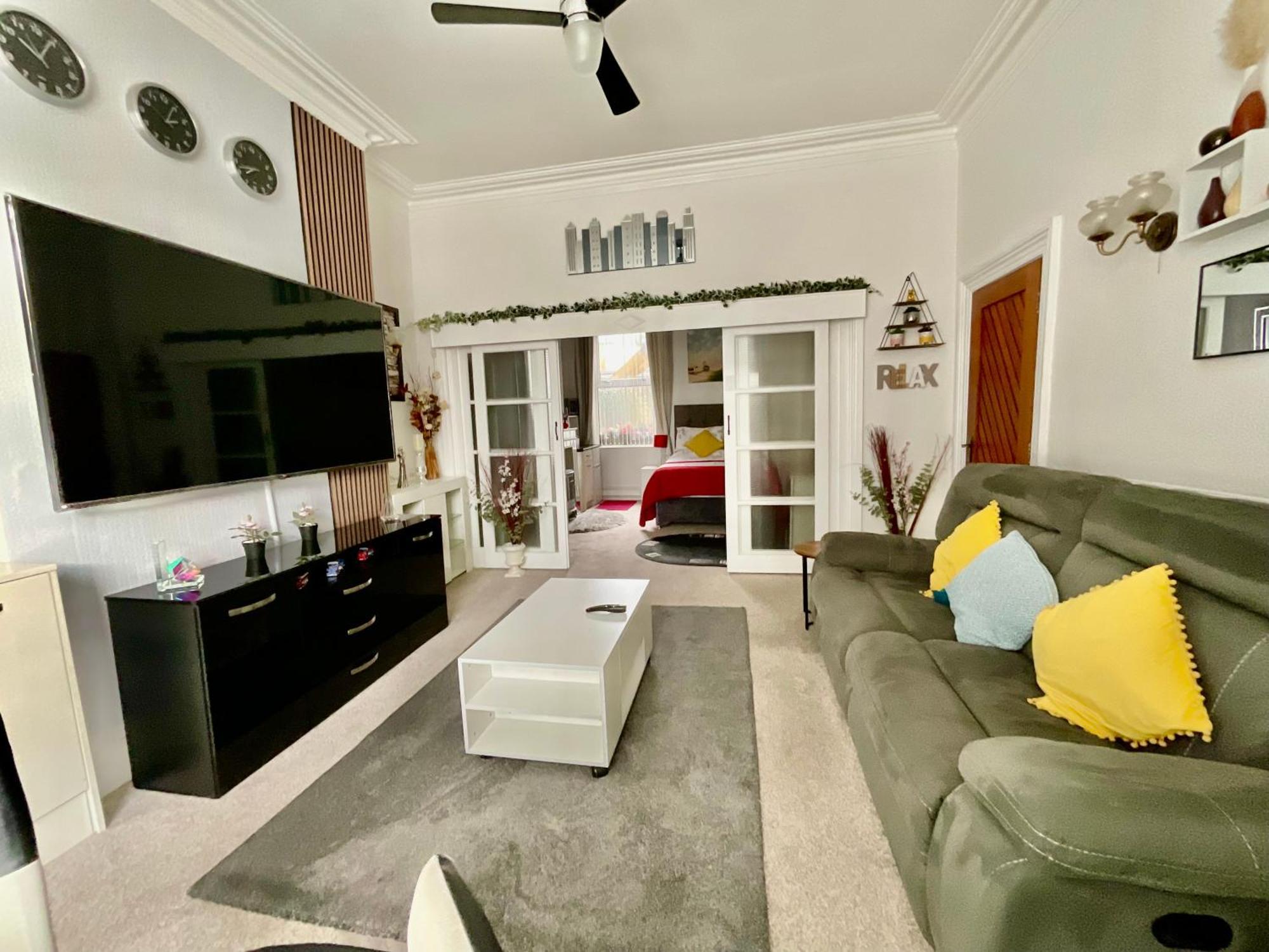 Victoria House - Self Catering Quiet Guesthouse - Adult Singles And Couples Only Blackpool Exteriér fotografie