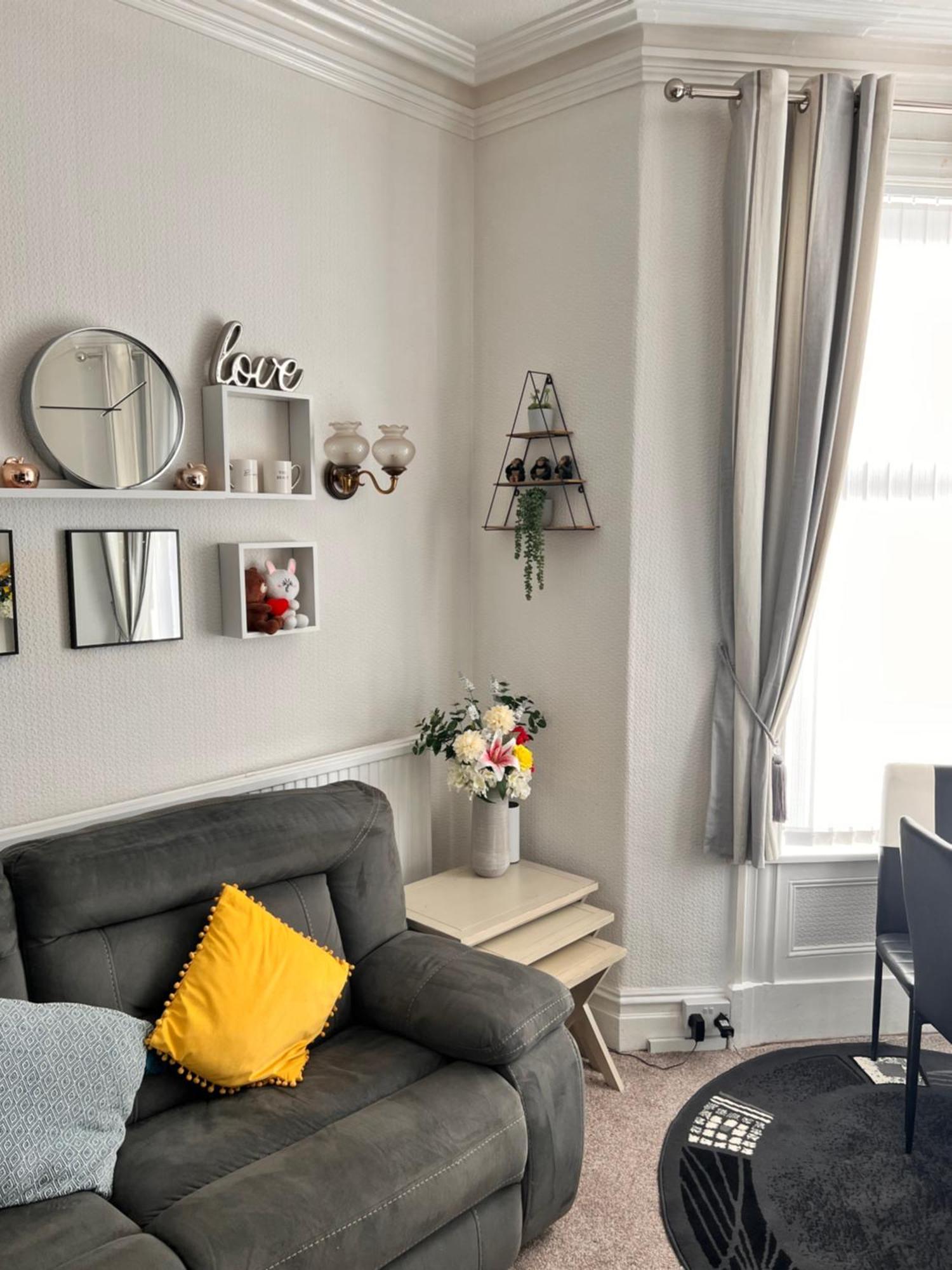 Victoria House - Self Catering Quiet Guesthouse - Adult Singles And Couples Only Blackpool Exteriér fotografie