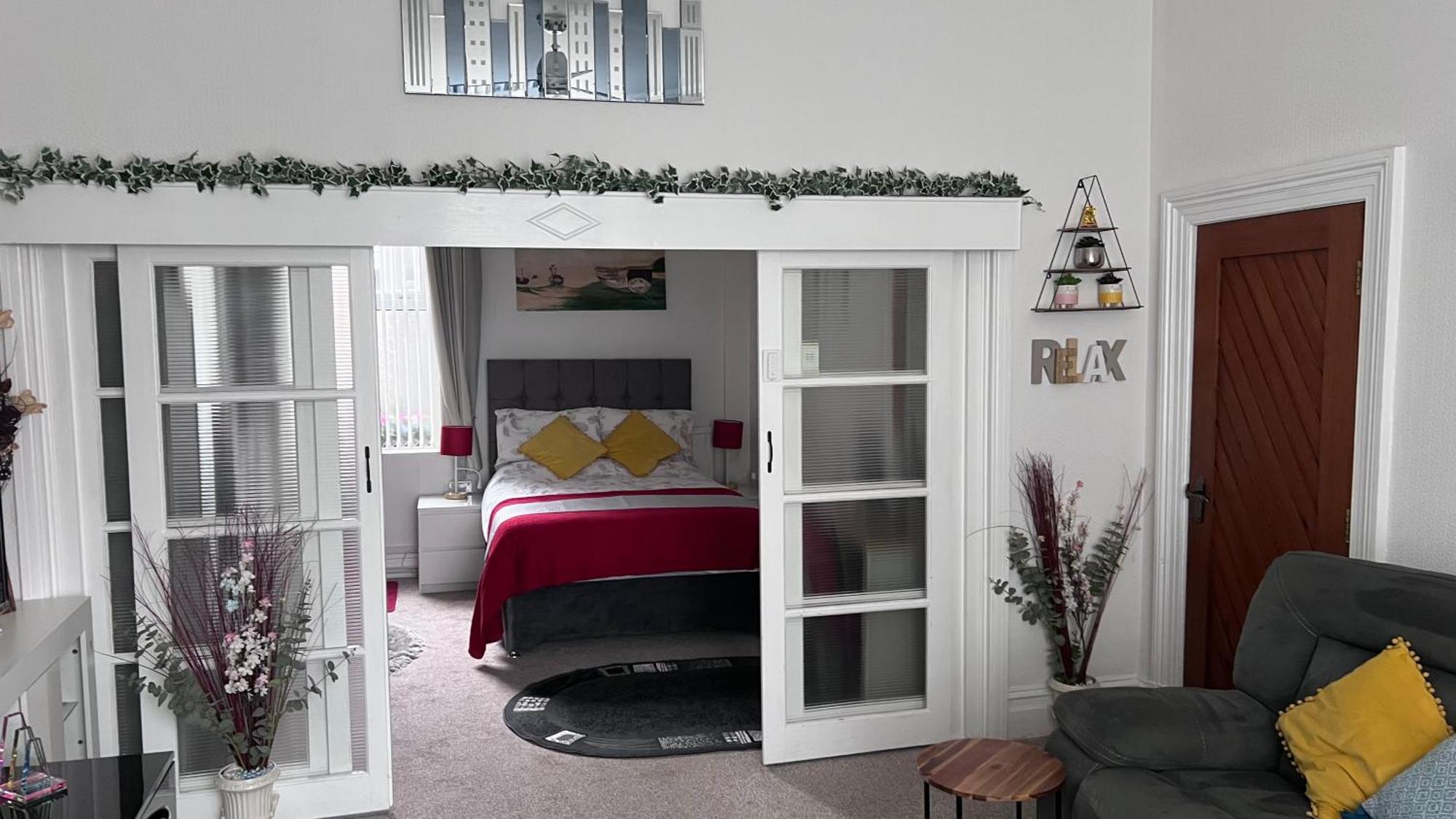 Victoria House - Self Catering Quiet Guesthouse - Adult Singles And Couples Only Blackpool Exteriér fotografie