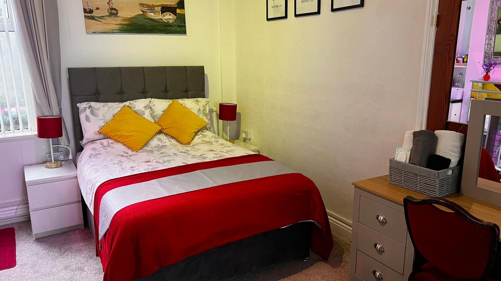 Victoria House - Self Catering Quiet Guesthouse - Adult Singles And Couples Only Blackpool Exteriér fotografie