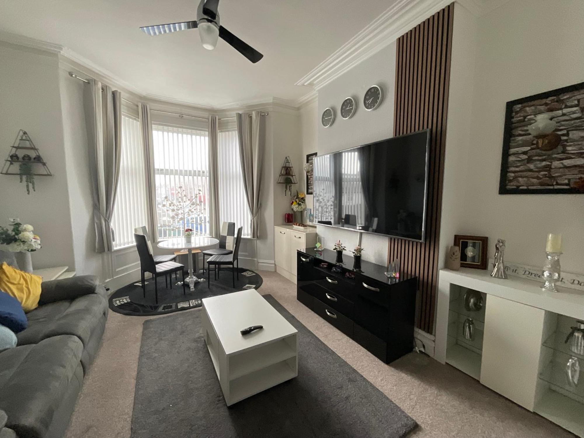 Victoria House - Self Catering Quiet Guesthouse - Adult Singles And Couples Only Blackpool Exteriér fotografie