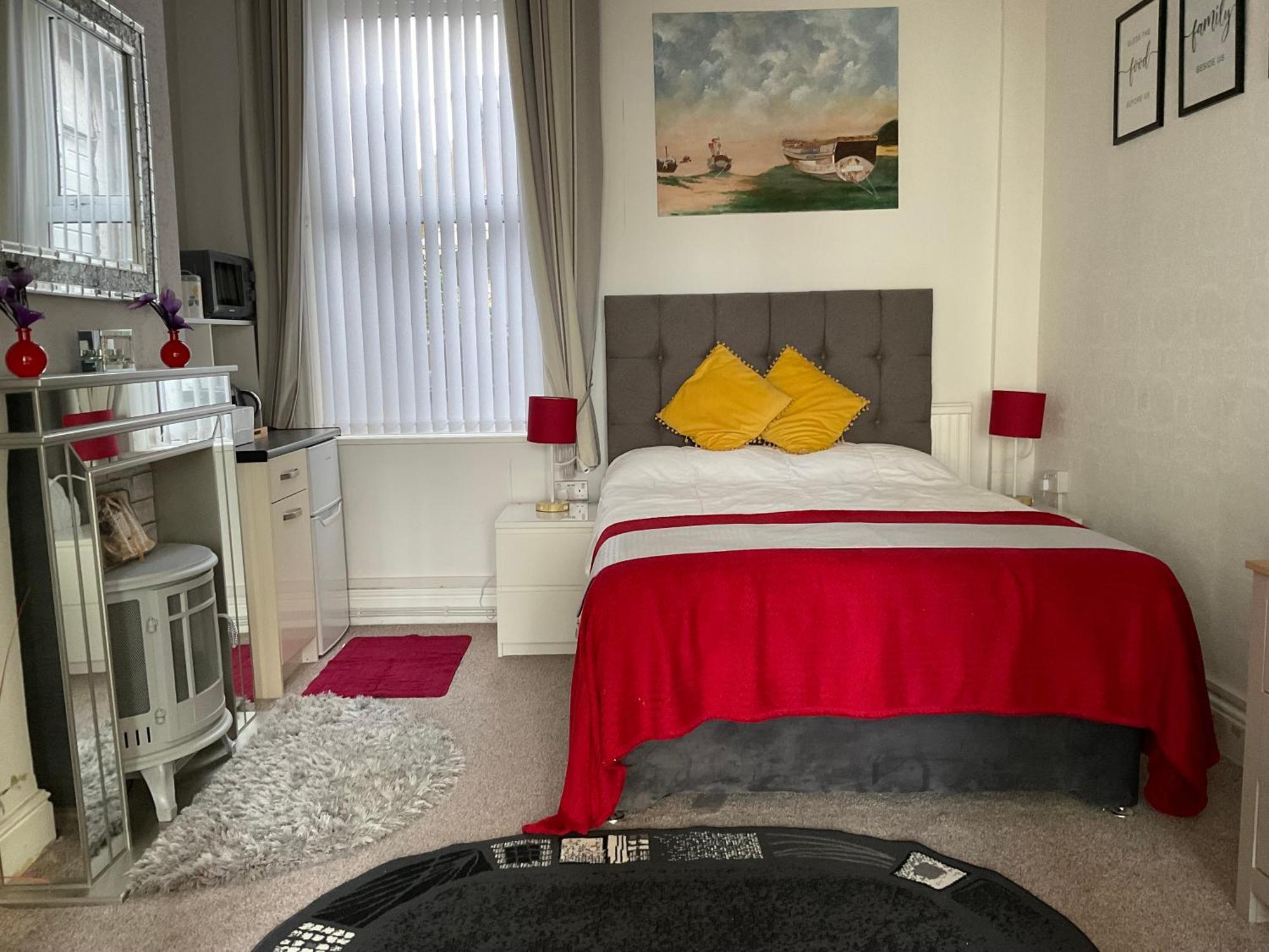 Victoria House - Self Catering Quiet Guesthouse - Adult Singles And Couples Only Blackpool Exteriér fotografie
