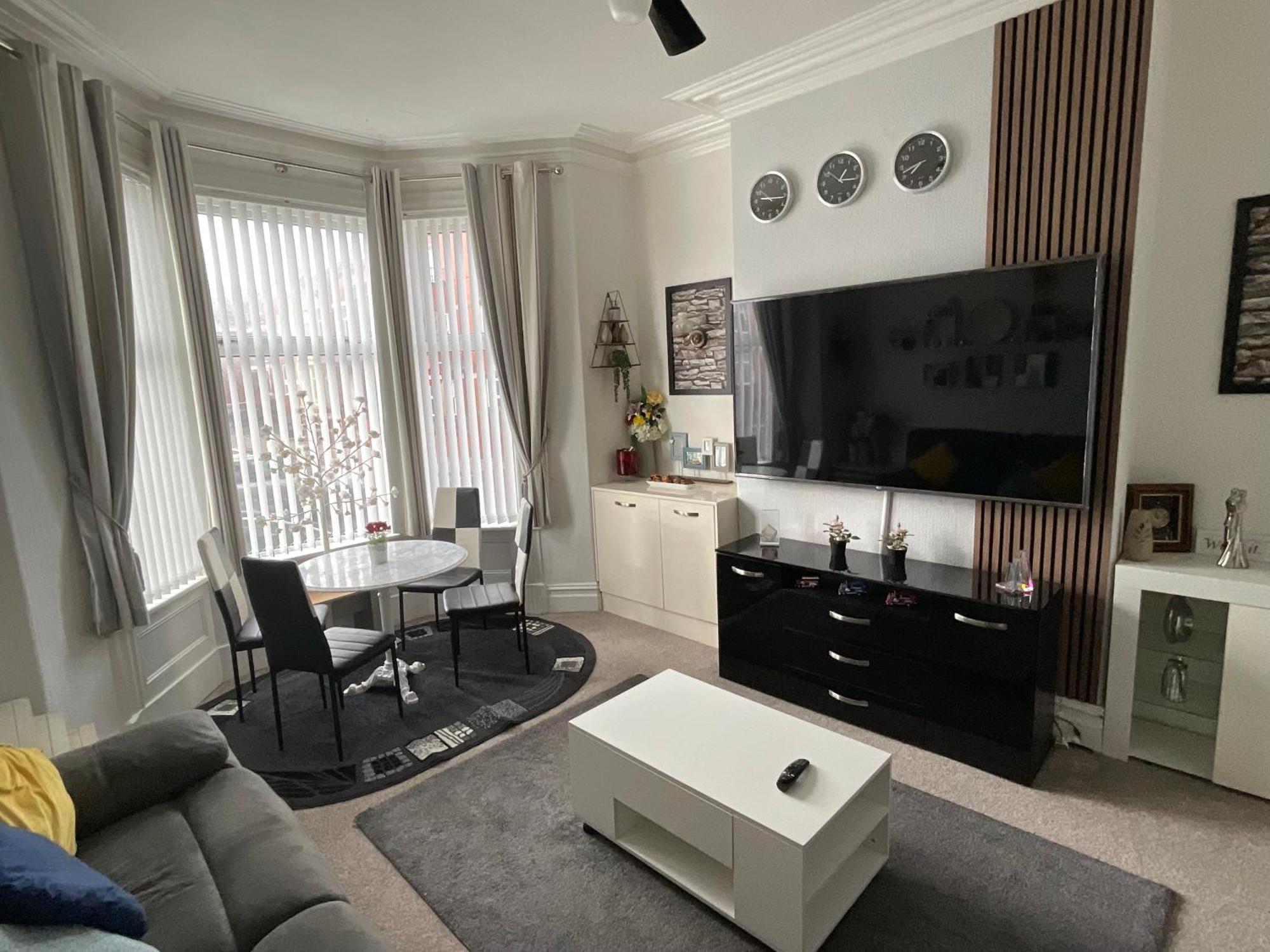 Victoria House - Self Catering Quiet Guesthouse - Adult Singles And Couples Only Blackpool Exteriér fotografie