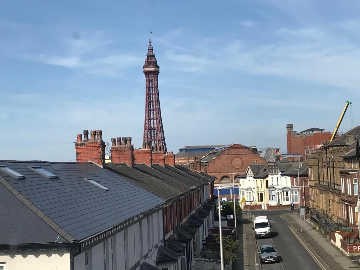 Victoria House - Self Catering Quiet Guesthouse - Adult Singles And Couples Only Blackpool Exteriér fotografie