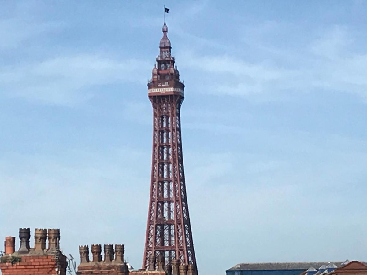 Victoria House - Self Catering Quiet Guesthouse - Adult Singles And Couples Only Blackpool Exteriér fotografie